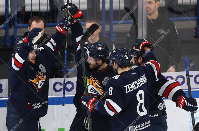 Photo hockey KHL : Le Metallurg égalise - KHL - Kontinental Hockey League ARCHIVES