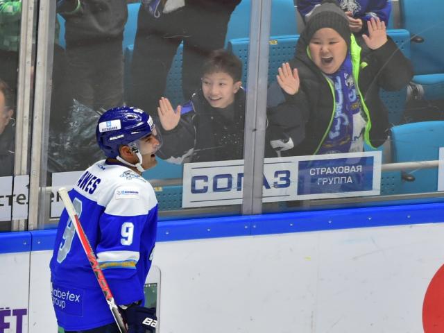 Photo hockey KHL : Le père Noël Dawes - KHL - Kontinental Hockey League