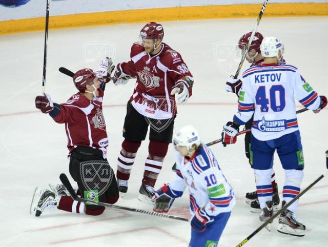 Photo hockey KHL : Le SKA retrouve sa bĂȘte noire - KHL - Kontinental Hockey League Photo hockey KHL : Le SKA retrouve sa bĂȘte noire - KHL - Kontinental Hockey League