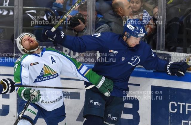 Photo hockey KHL : Les policiers font régner l
