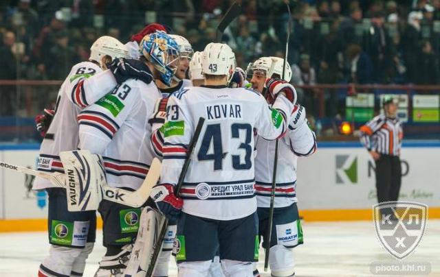 Photo hockey KHL : Magnitka qualifié, Oufa quasiment - KHL - Kontinental Hockey League ARCHIVES
