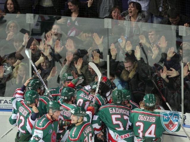 Photo hockey KHL : Omsk tombe les armes à la main - KHL - Kontinental Hockey League Photo hockey KHL : Omsk tombe les armes à la main - KHL - Kontinental Hockey League