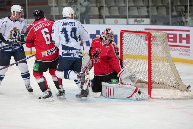 Photo hockey KHL : Quand réalisme rime avec héroïsme - KHL - Kontinental Hockey League Photo hockey KHL : Quand réalisme rime avec héroïsme - KHL - Kontinental Hockey League