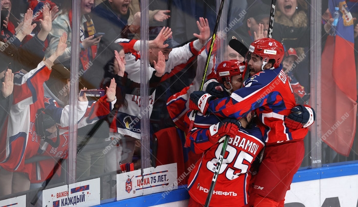 Photo hockey KHL : Renversés en une minute - KHL - Kontinental Hockey League ARCHIVES