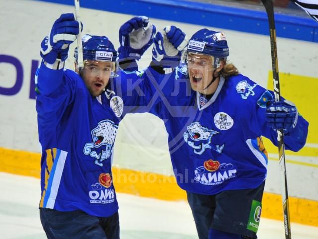 Photo hockey KHL : Tout le monde au 7ème ciel - KHL - Kontinental Hockey League ARCHIVES