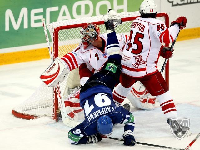 Photo hockey KHL : Un mécanisme est cassé - KHL - Kontinental Hockey League Photo hockey KHL : Un mécanisme est cassé - KHL - Kontinental Hockey League