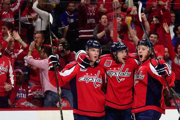 Photo hockey NHL : Washington repasse en tĂȘte - NHL : National Hockey League - AHL Photo hockey NHL : Washington repasse en tĂȘte - NHL : National Hockey League - AHL