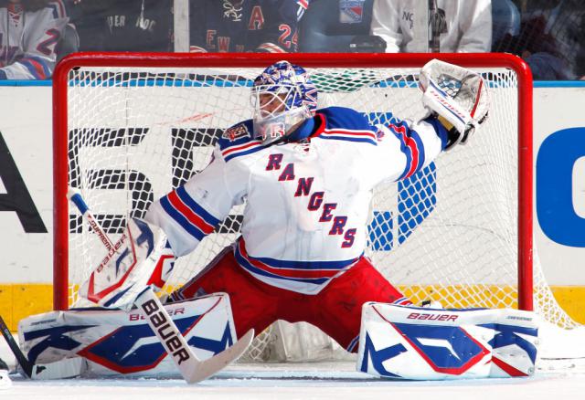 Photo hockey NHL Rangers : Lundvist prolongé - NHL : National Hockey League - AHL