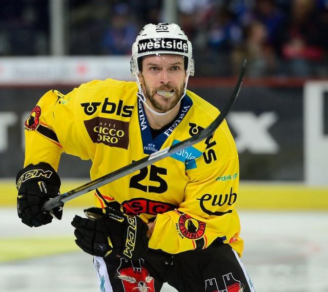 Photo hockey NLA: Mouvements à Berne - Suisse - Divers