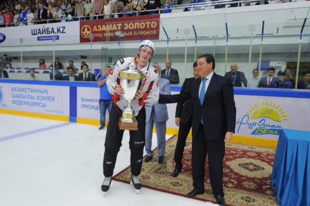 Photo hockey Omsk remporte la Coupe du Président - KHL - Kontinental Hockey League Photo hockey Omsk remporte la Coupe du Président - KHL - Kontinental Hockey League