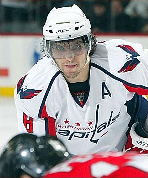 Photo hockey Ovechkin et Milla Jovovich à NY - NHL : National Hockey League - AHL
