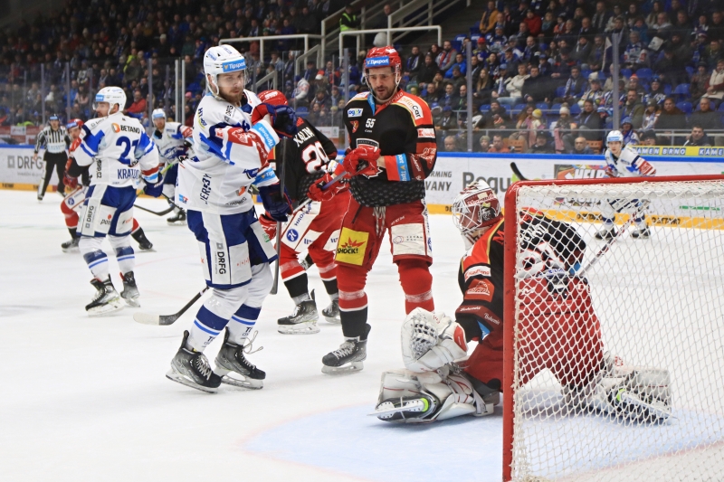 Photo hockey TELH : Tout près du but - TELH - Tipsport Extraliga Ledního Hokeje
