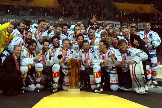 Photo hockey ZÜRICH CHAMPION DE SUISSE !!! - Suisse - Divers Photo hockey ZÜRICH CHAMPION DE SUISSE !!! - Suisse - Divers