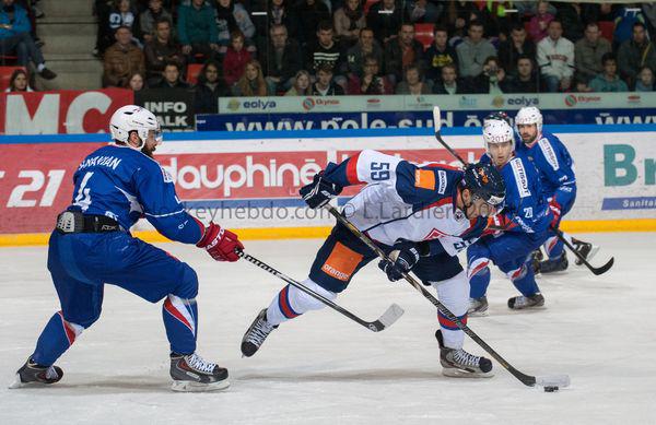 Photo hockey reportage Šatan coule la France à Grenoble
