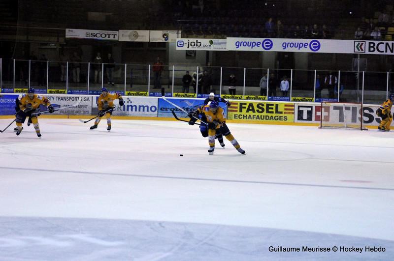 Photo hockey reportage Amicaux : Les Ducs trônent en Suisse