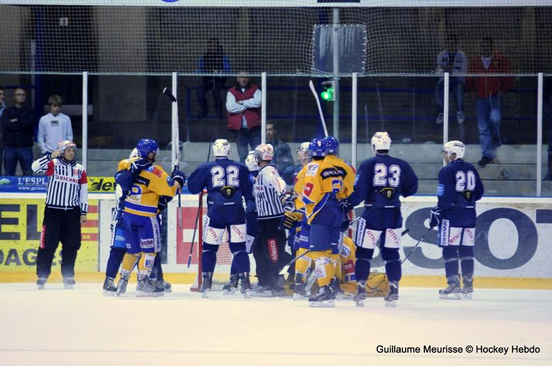 Photo hockey reportage Amicaux : Les Ducs trônent en Suisse