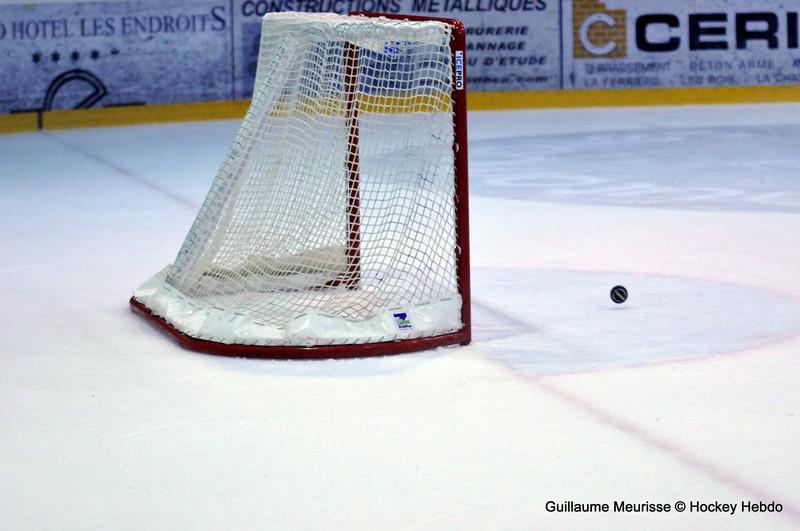 Photo hockey reportage Amicaux : Les Ducs trônent en Suisse