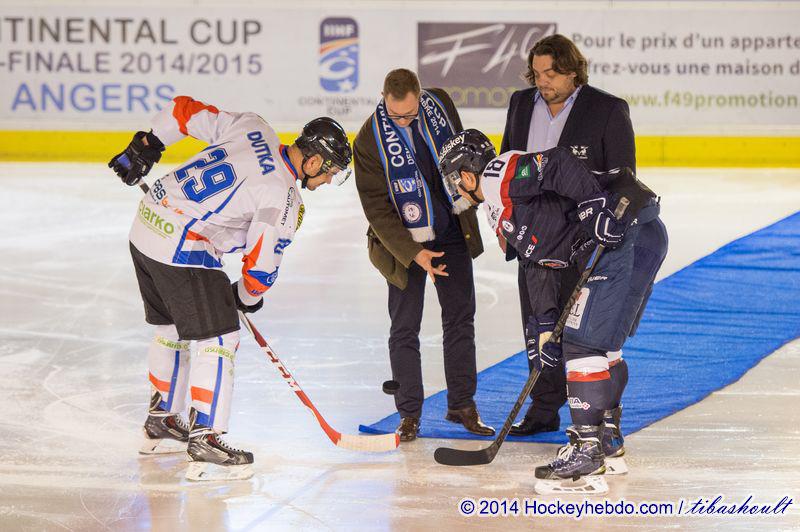 Photo hockey reportage Des débuts réussis