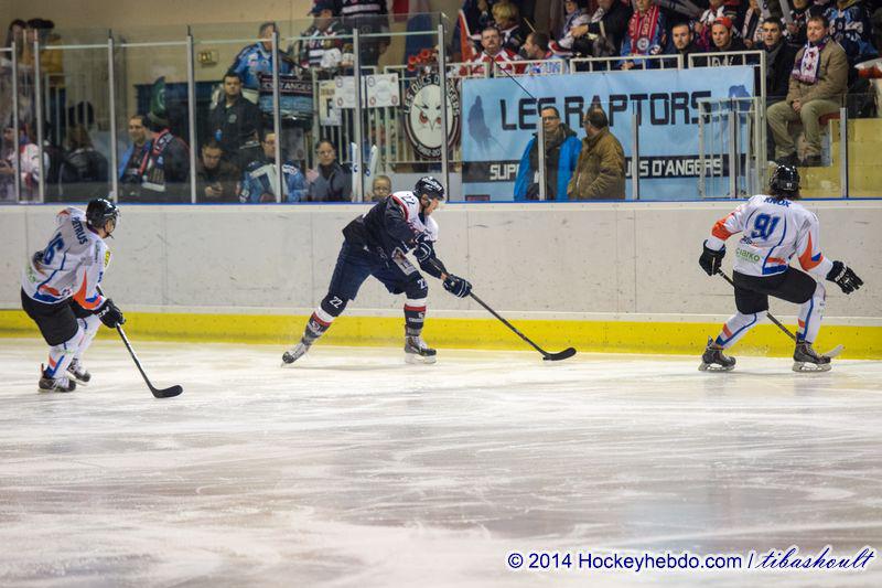 Photo hockey reportage Des débuts réussis