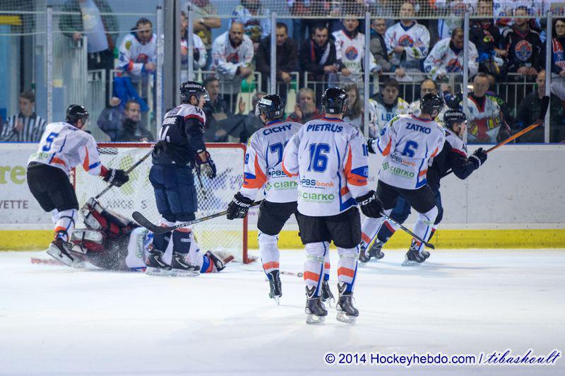 Photo hockey reportage Des débuts réussis