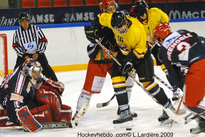 Photo hockey reportage Grenoble s'incline d'un but , 5 à 6 