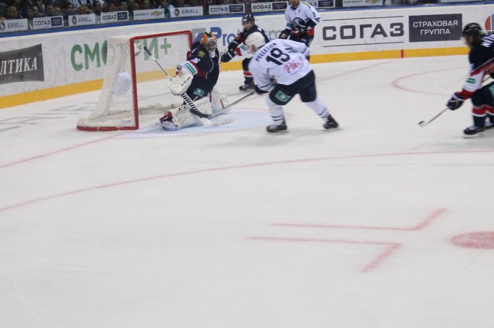 Photo hockey reportage KHL : Entrée slovaque réussie
