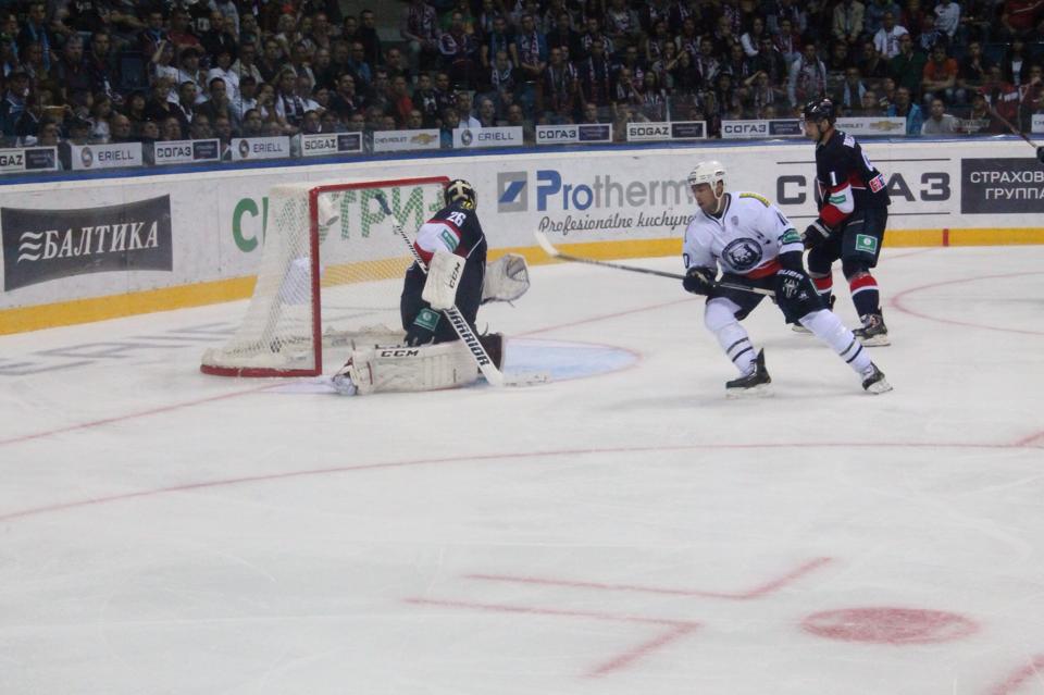 Photo hockey reportage KHL : Entrée slovaque réussie