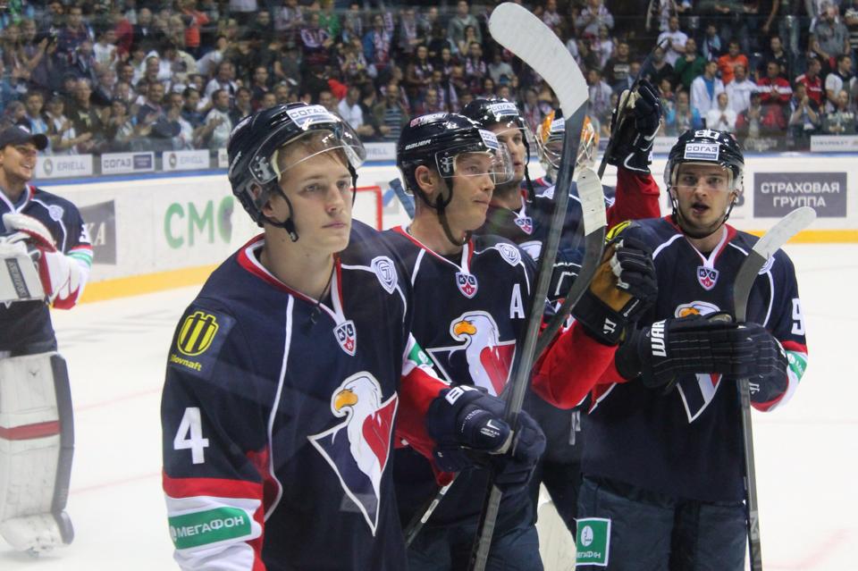 Photo hockey reportage KHL : Entrée slovaque réussie