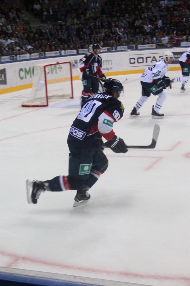 Photo hockey reportage KHL : Entrée slovaque réussie