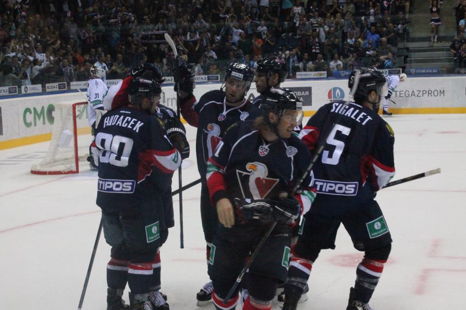 Photo hockey reportage KHL : Entrée slovaque réussie