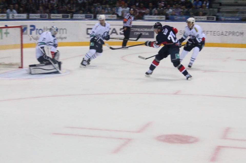 Photo hockey reportage KHL : Entrée slovaque réussie