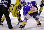 Photo hockey reportage Les Dragons remportent la première bataille.