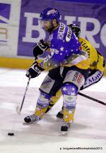 Photo hockey reportage Les Dragons remportent la première bataille.