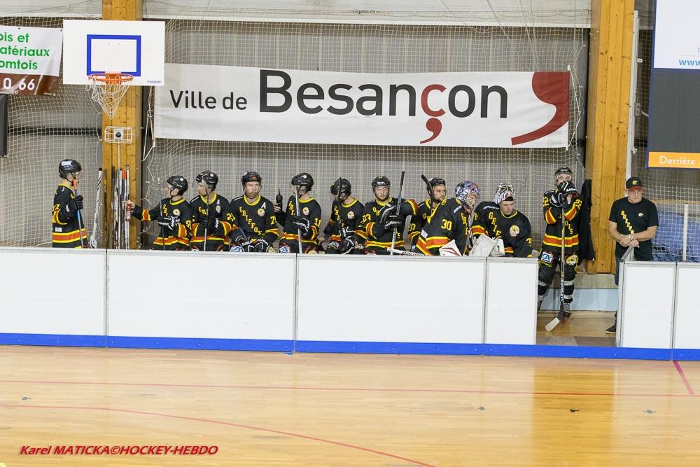 Photo hockey reportage Première victoire des Griffons