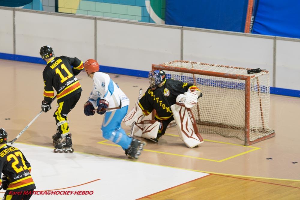 Photo hockey reportage Première victoire des Griffons