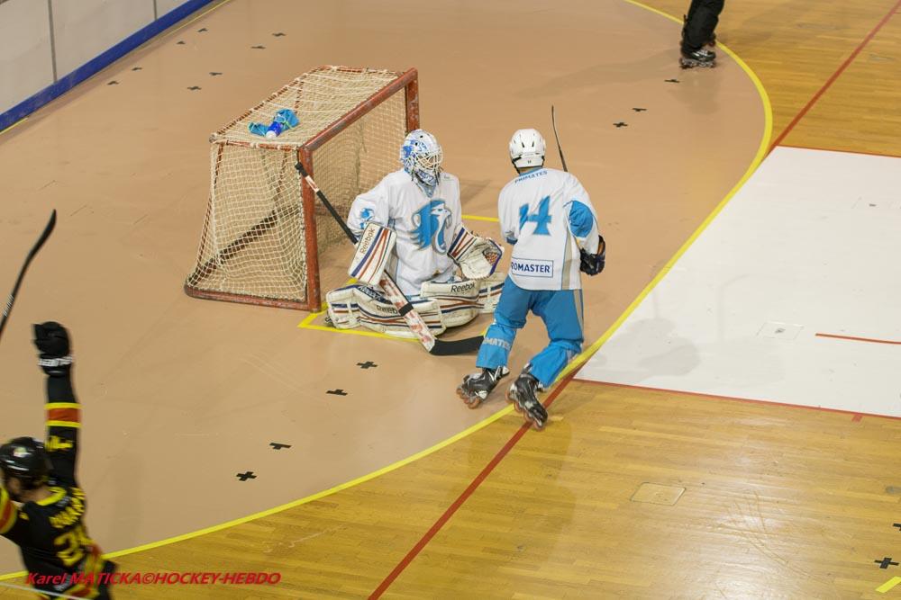 Photo hockey reportage Première victoire des Griffons