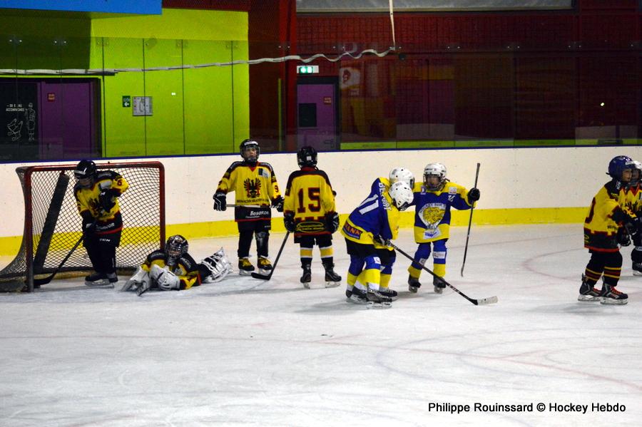 Photo hockey reportage U11 : Dos à dos