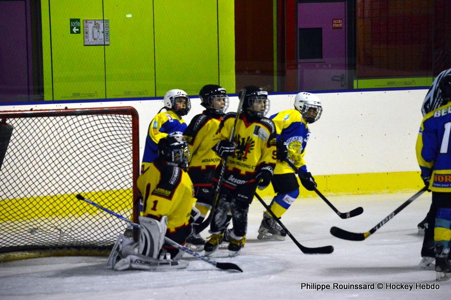 Photo hockey reportage U11 : Dos à dos